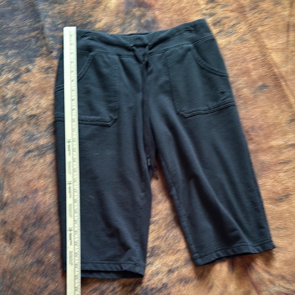 Danskin Capri Elastic Waist